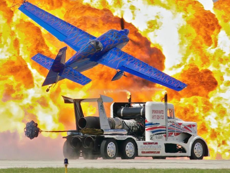  Peterbilt ShockWave Jet Truck 2006 года  (фото 13 из 13)